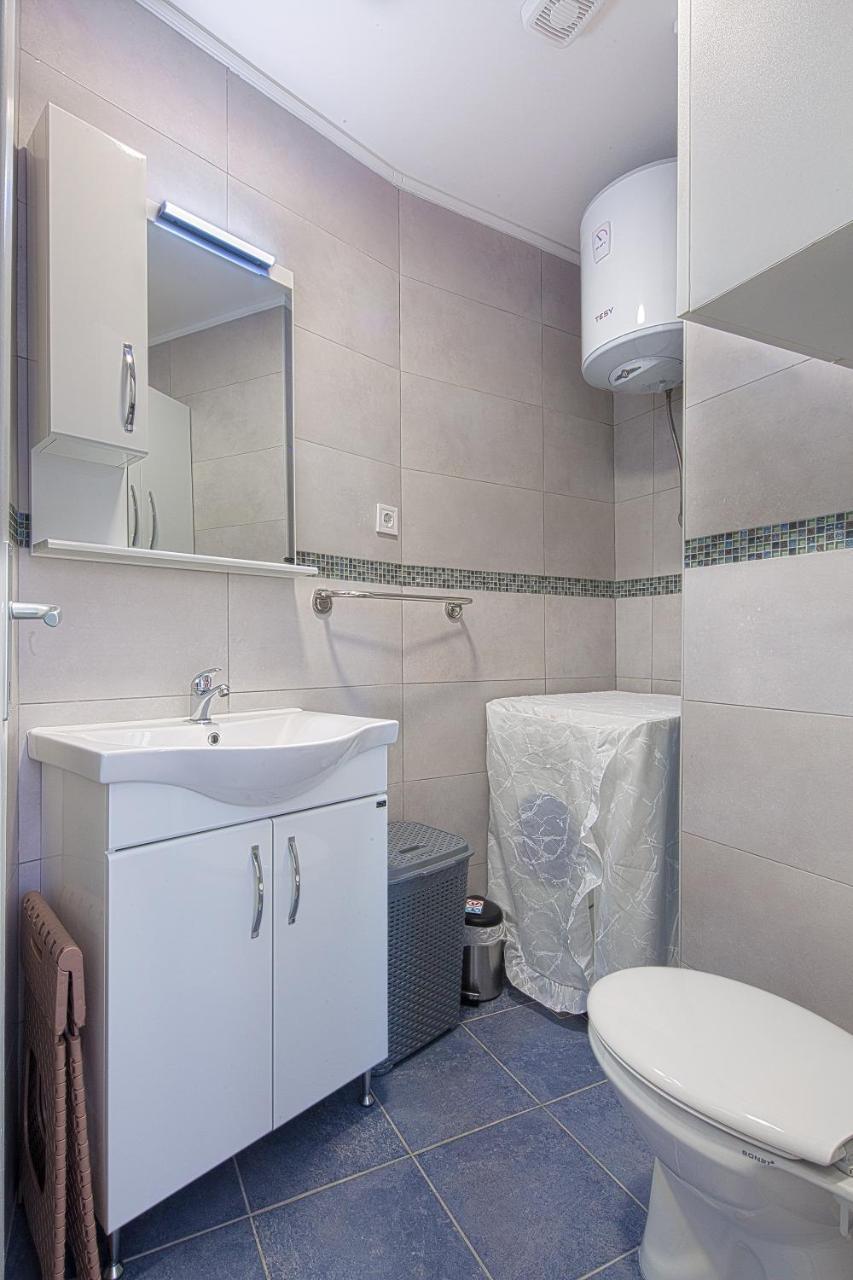 Apartment Bay *